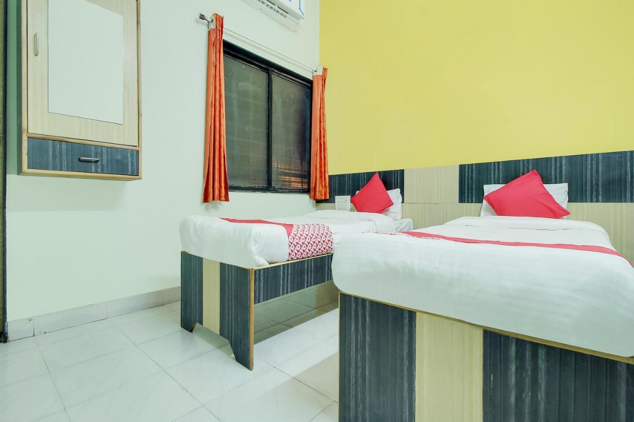 Oyo Flagship 48365 Hotel Shiva'S Castle Chalisgaon Szoba fotó