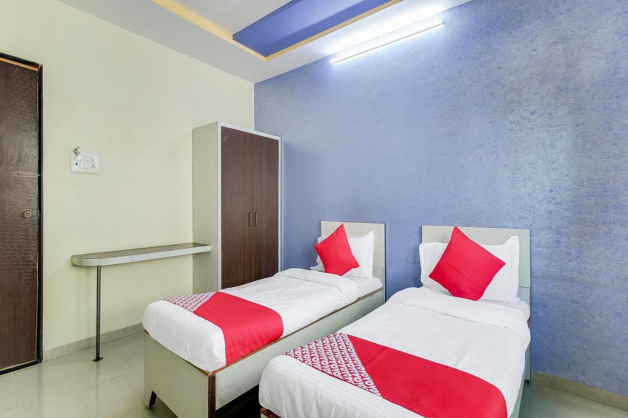 Oyo Flagship 48365 Hotel Shiva'S Castle Chalisgaon Kültér fotó